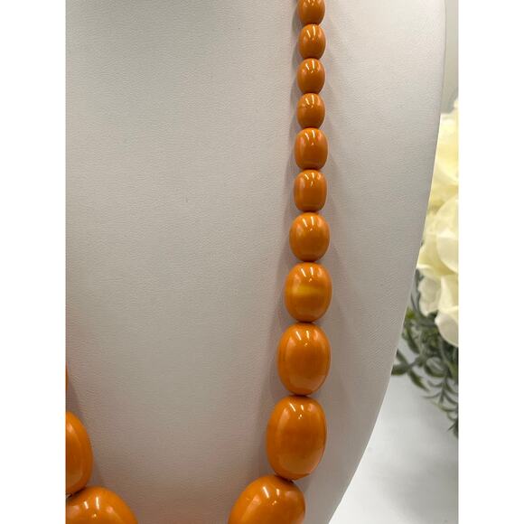 Antique Graduated Butterscotch Egg Yolk Bakelite Plastic Screw Clasp Necklace - Picture 2 of 10